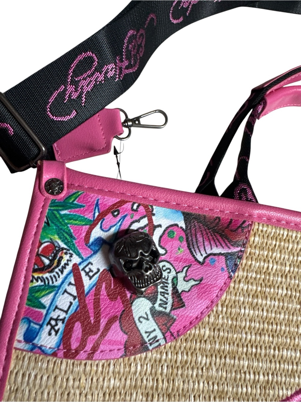 The Ed Hardy “Love Kills Slowly” Pink Straw Tote with Floral & Skull Graphic - Picture 4 of 12